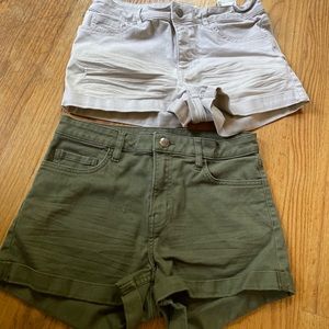 H & M Lot Of 2  Women's Stone And Army Green Stretch Shorts SZ 6